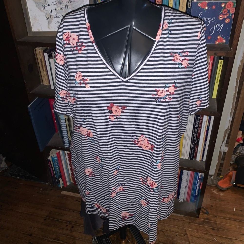 Lane Bryant striped v-neck floral print 18/20 knit top